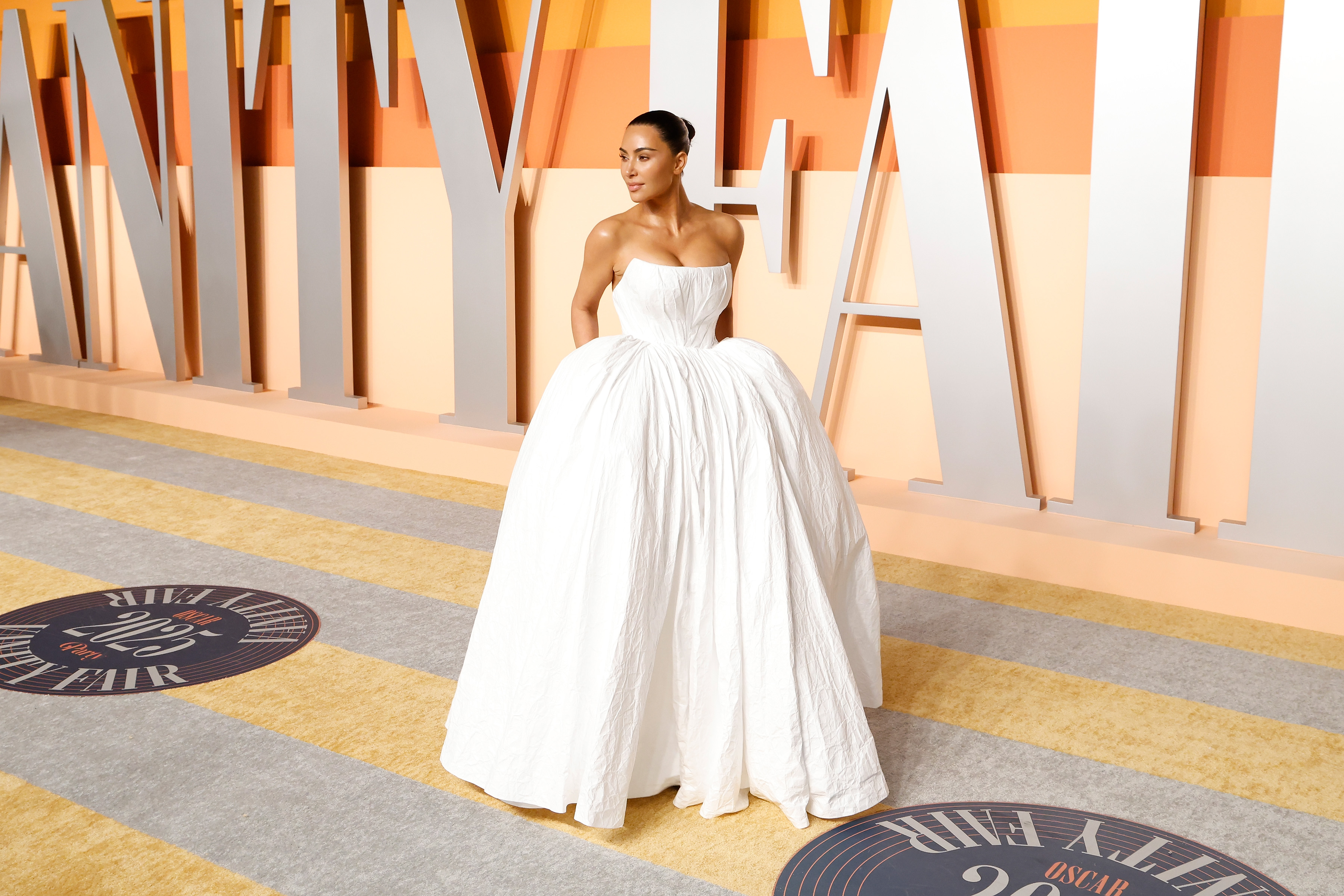 Kim Kardashian fotografiada en la fiesta de los Oscar de Vanity Fair el 2 de marzo de 2025, en Beverly Hills, California. | Fuente: Getty Images