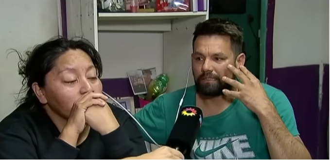 Luis López y Lorena Andrade, padre y madrastra de Ángel López | Fuente: YouTube/Telenoche