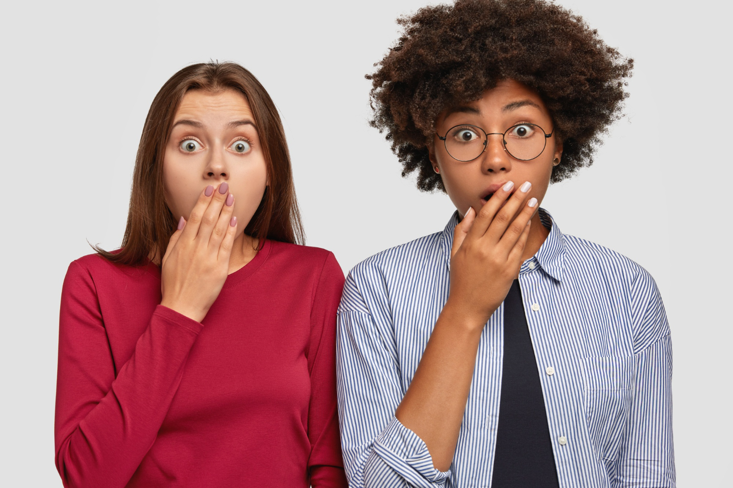 Gente jadeando en estado de shock | Fuente: Freepik