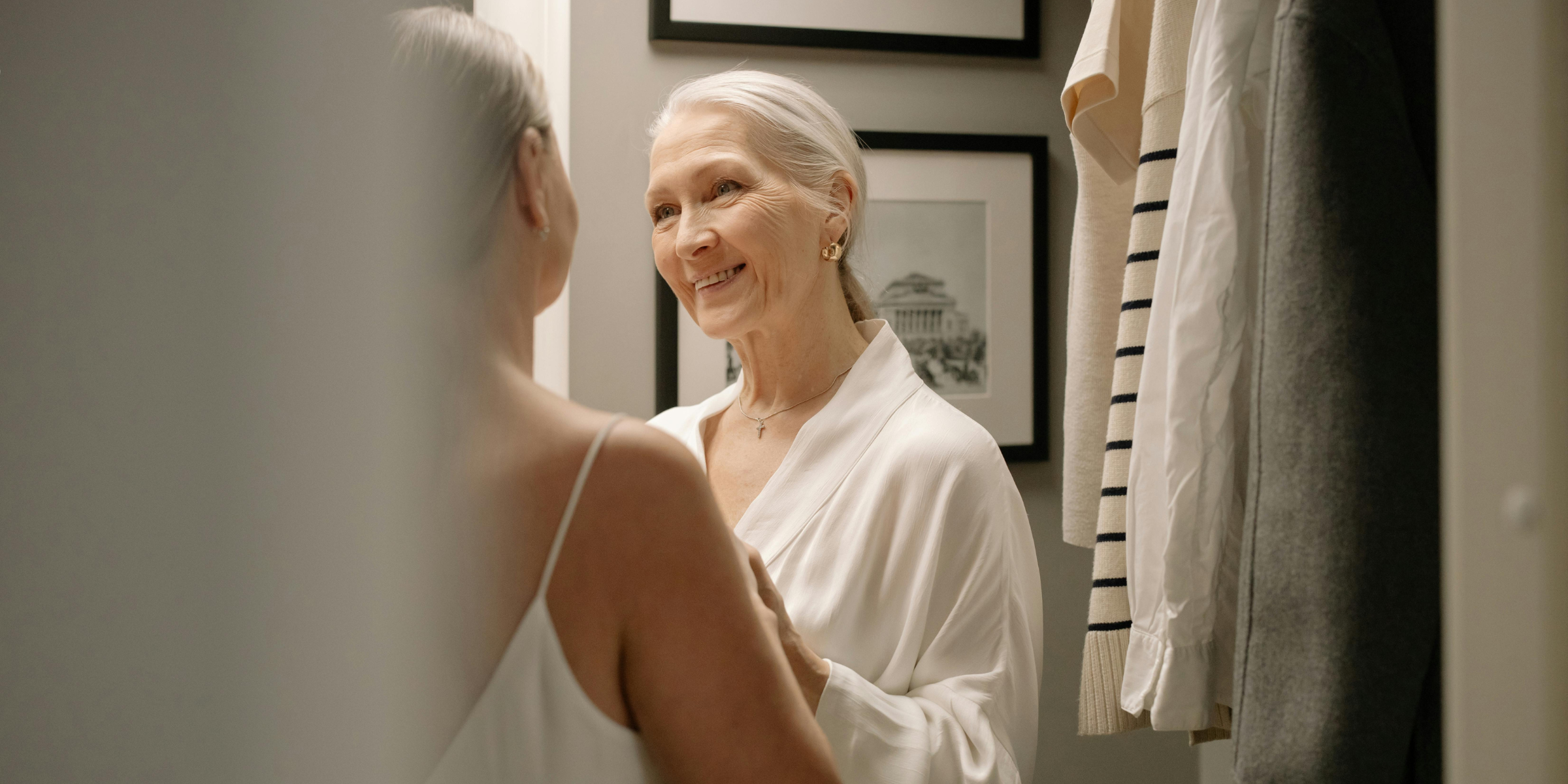 Una mujer sonriente | Fuente: Pexels