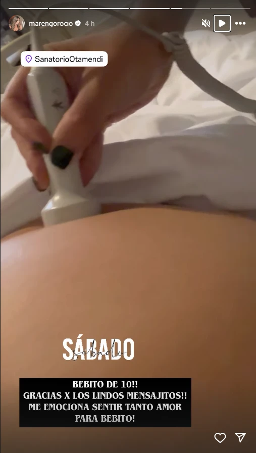Publicación de Rocío Marengo mostrando su panza de embarazada mientras le hacen una ecografía | Fuente: Instagram Stories/marengorocio