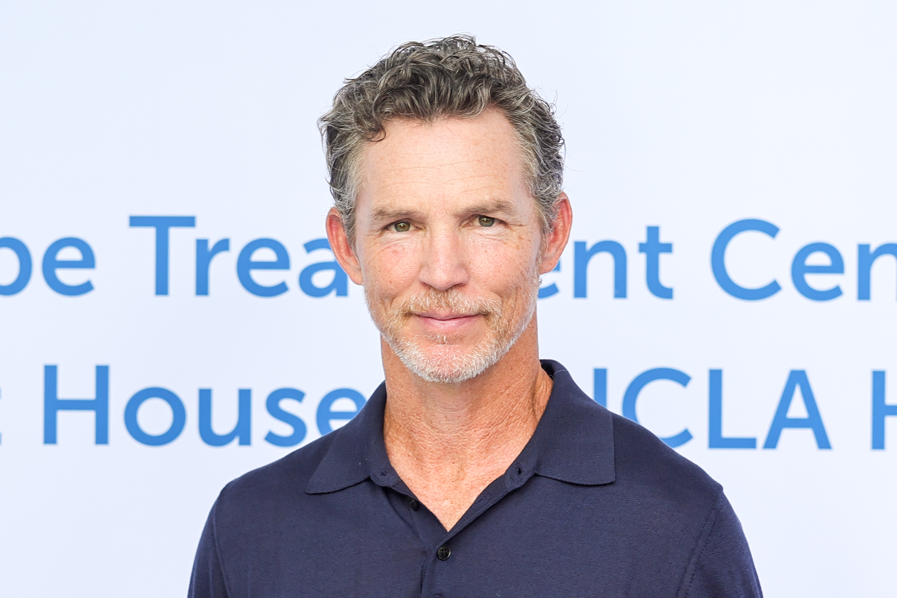 Shawn Hatosy asiste al brunch anual del Rape Treatment Center y Stuart House en homenaje a la serie "The Morning Show", celebrado en el Skirball Cultural Center de Los Ángeles el 27 de septiembre de 2026. Algunos fans han incluido al actor entre sus favoritos para el título de "Hombre más sexy del mundo" de la revista People. | Fuente: Getty Images