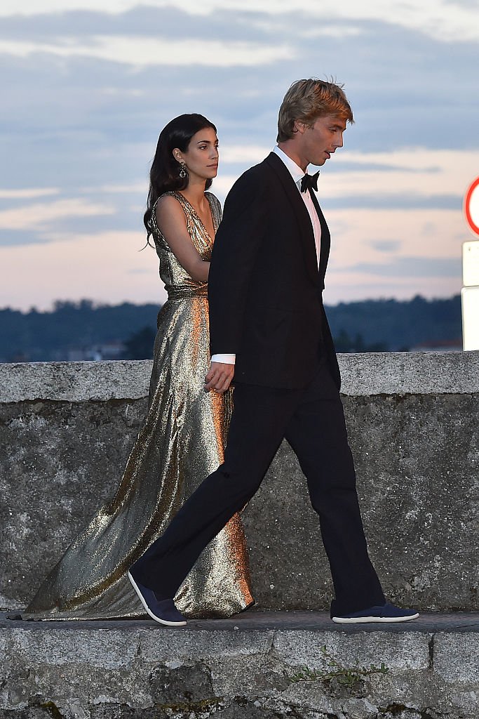 Alessandra de Osma y el Príncipe Christian de Hannover son vistos el 1 de agosto de 2015 en Angera, Italia. | Foto: Getty Images