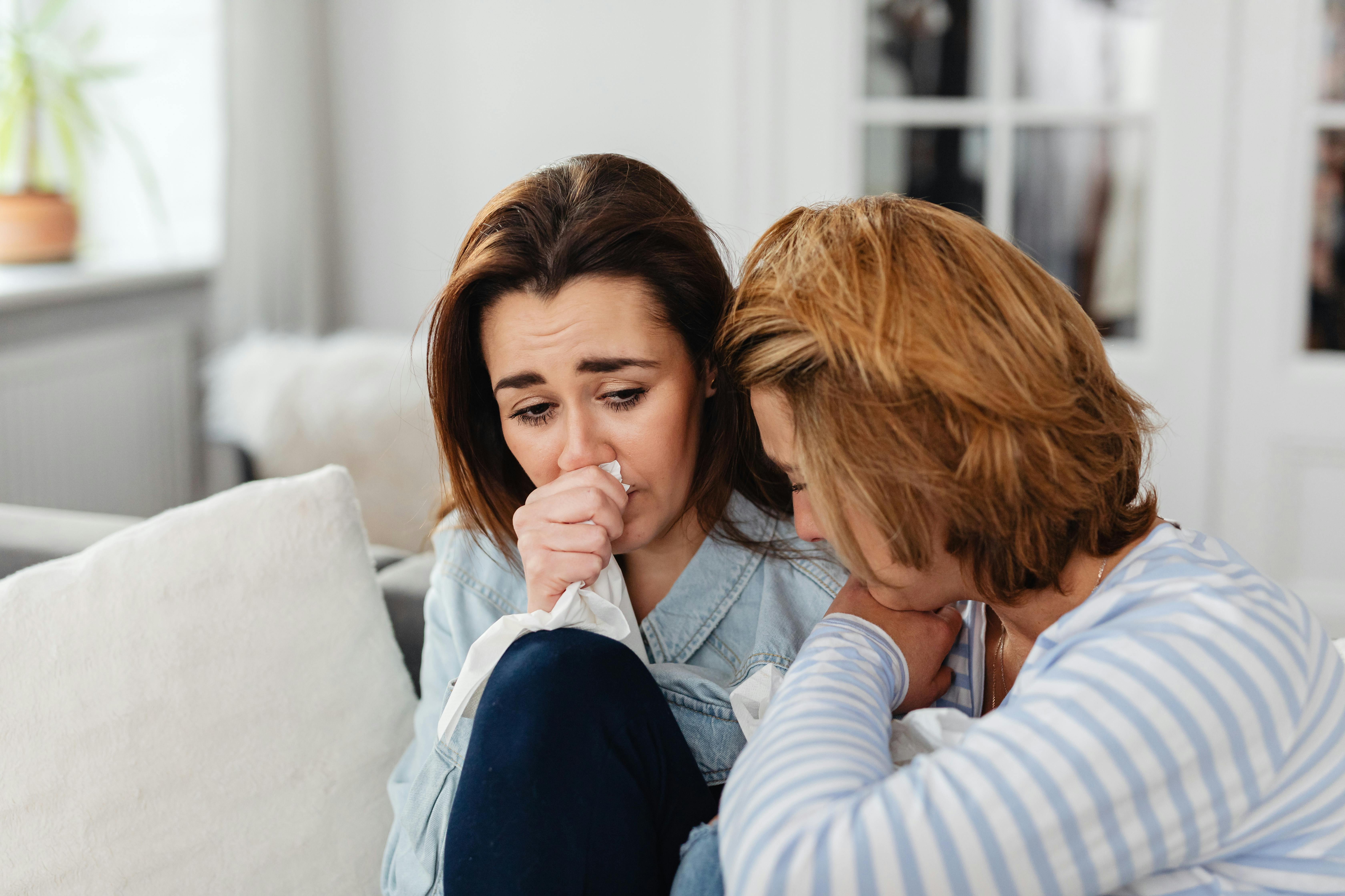 Mujeres llorando | Fuente: Pexels