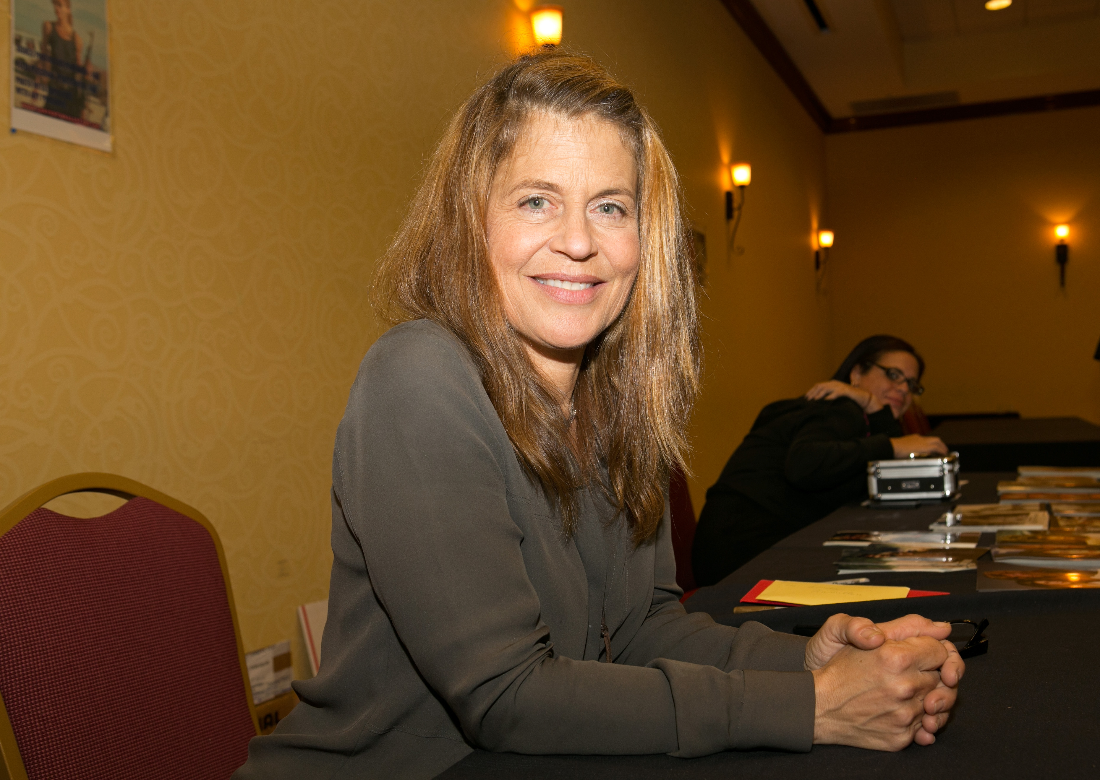 Linda Hamilton fotografiada el primer día del Horrorhound Weekend, el 7 de septiembre de 2012, en Indianápolis, Indiana | Fuente: Getty Images