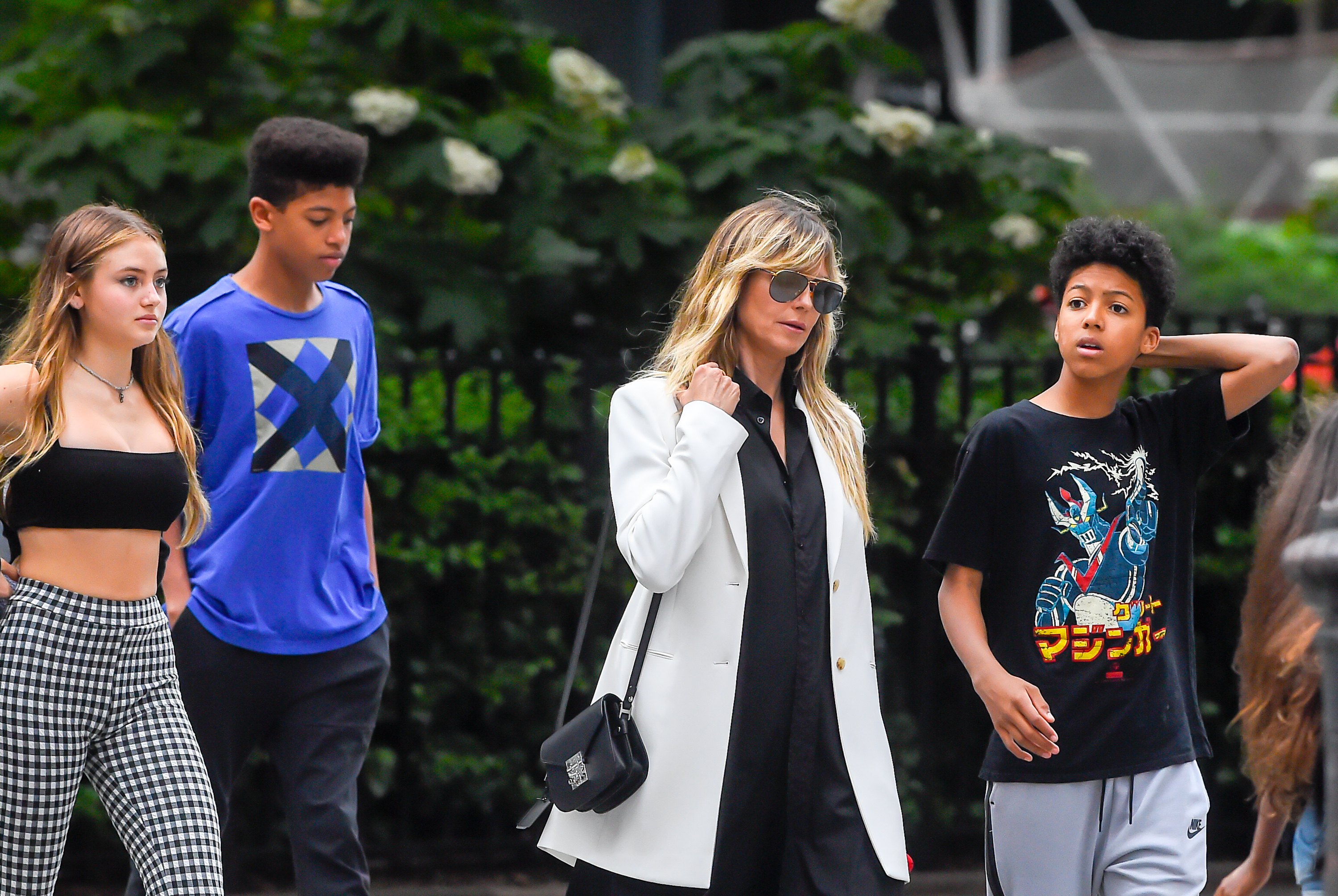 Heidi Klum, Johan y Henry Samuel, y una cuarta persona vistos el 19 de junio de 2019, en Nueva York | Fuente: Getty Images