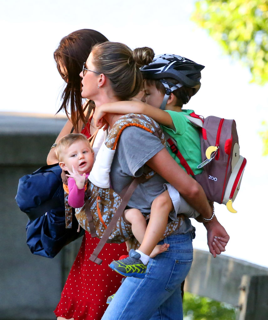 Gisele Bundchen es vista llevando a sus hijos, Benjamin Brady y Vivan Brady el 30 de agosto de 2013 en Boston, Massachusetts. (Foto de Stickman/Bauer-Griffin/GC Images)