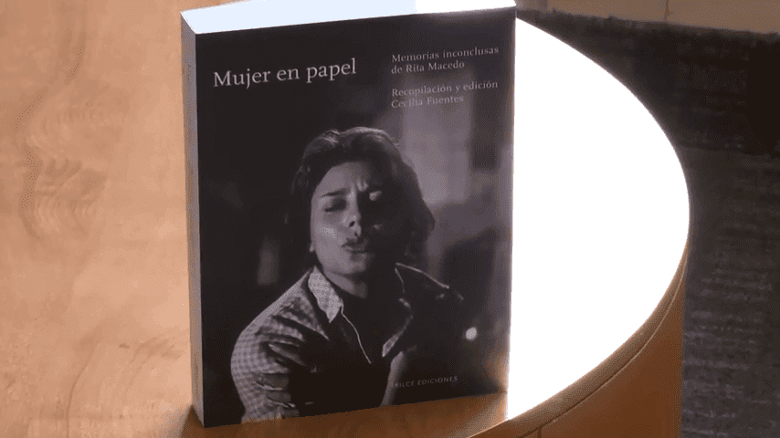 Ejemplar de "Mujer de papel". │Foto: YouTube /  Jalisco TV