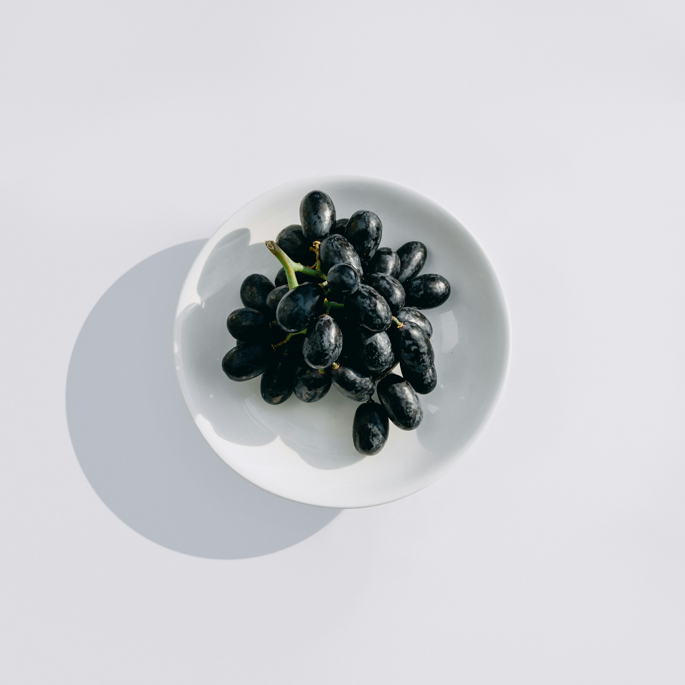 Un cuenco de uvas | Foto: Unsplash