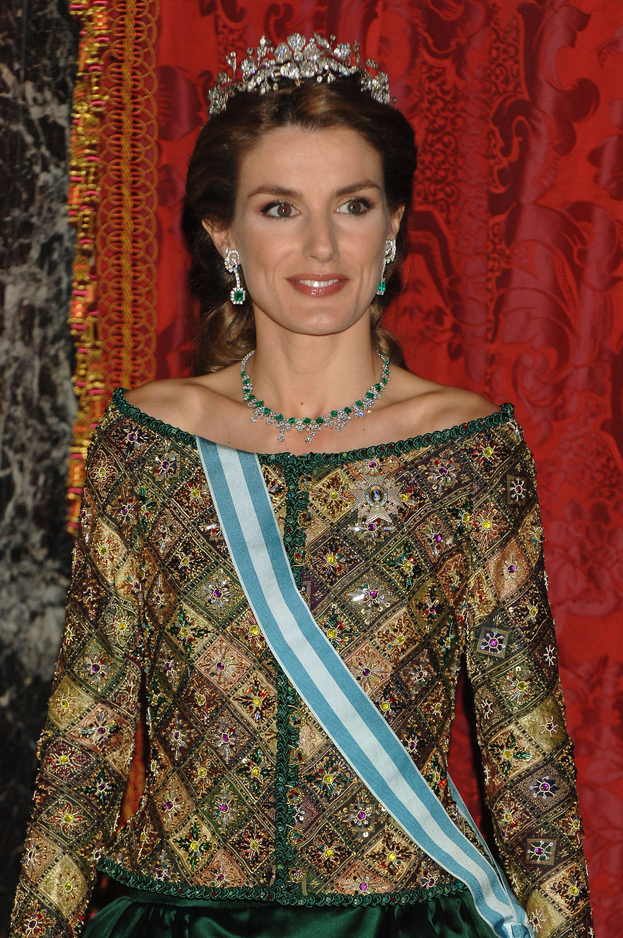 La princesa Letizia y la realeza española reciben al presidente Putin y a su esposa en el Palacio Real de Madrid el 9 de febrero de 2006. | Foto: Getty Images