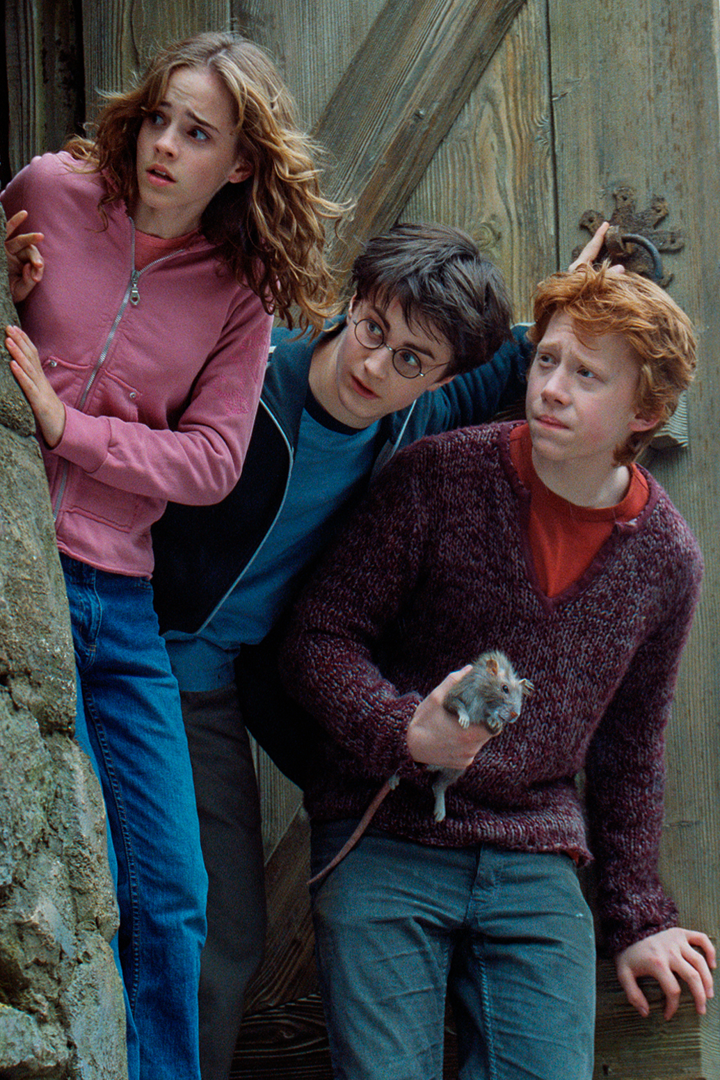 Emma Watson, Daniel Radcliffe y Rupert Grint en el rodaje de "Harry Potter and the Prisoner of Azkaban", en Londres, Inglaterra, en 2003 | Fuente: Getty Images