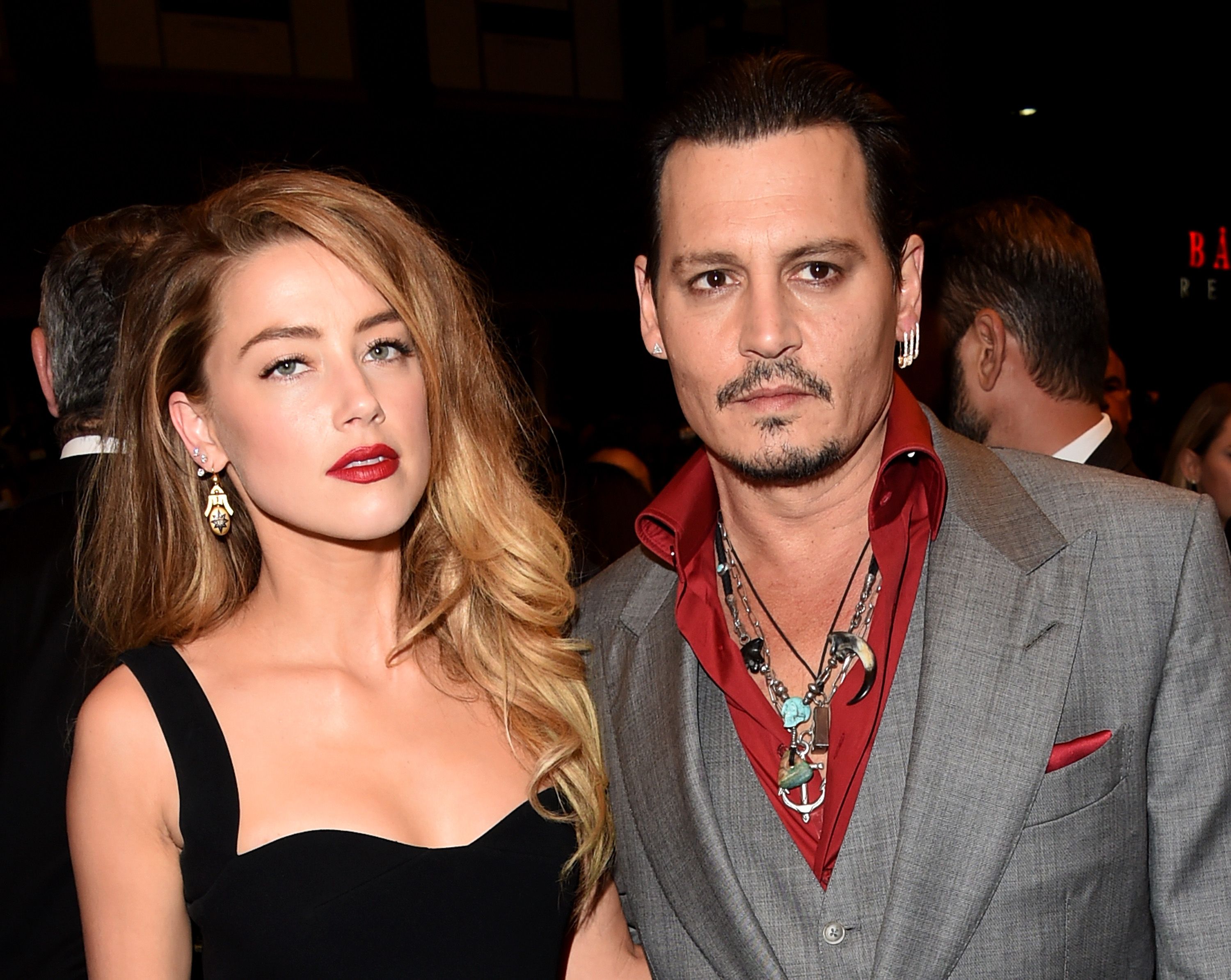 Amber Heard y Johnny Depp durante el estreno de "Black Mass" en el Festival Internacional de Cine de Toronto 2015 en The Elgin el 14 de septiembre de 2015, en Toronto, Canadá. | Foto: Getty Images