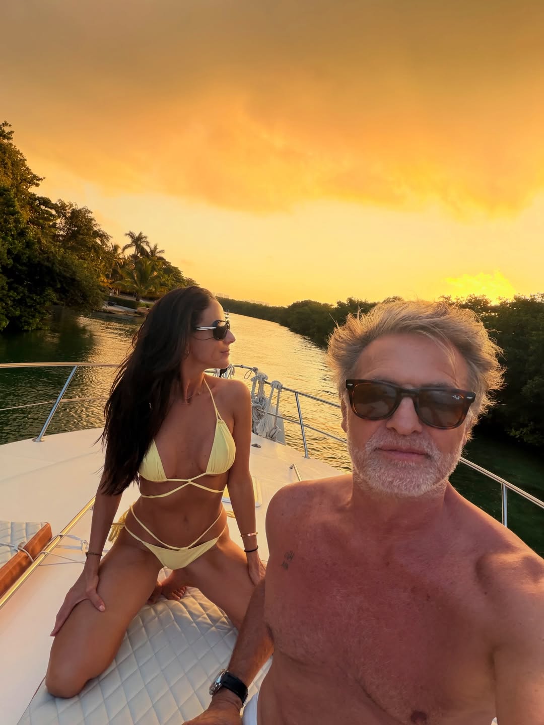 Paulina Mercado junto a Juan Soler disfrutando de una escapada romántica en la playa en Cancún, México | Fuente: Instagram/paulinamercado007