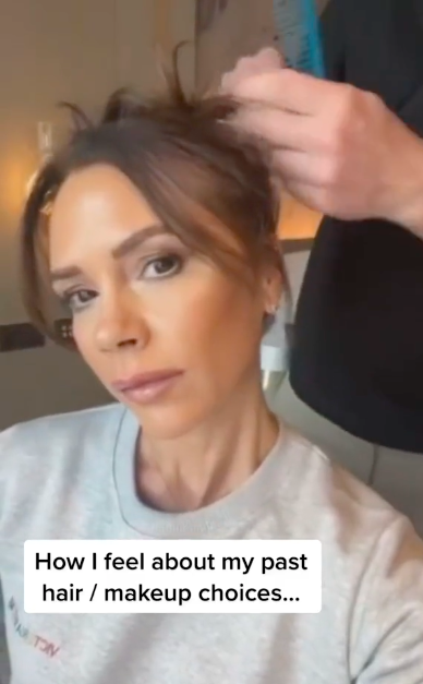 Victoria Beckham calificando sus peinados anteriores, publicado el 18 de octubre de 2022 | Fuente: TikTok/victoriabeckham