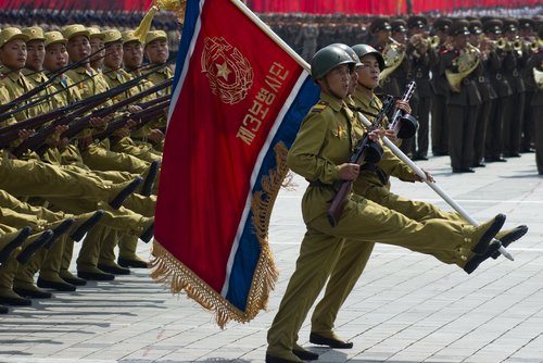 Soldados norcoreanos en el desfile militar en Pyongyang del 60 aniversario de la conclusión de la Guerra de Corea. Pyongyang, | Fuente: Shutterstock