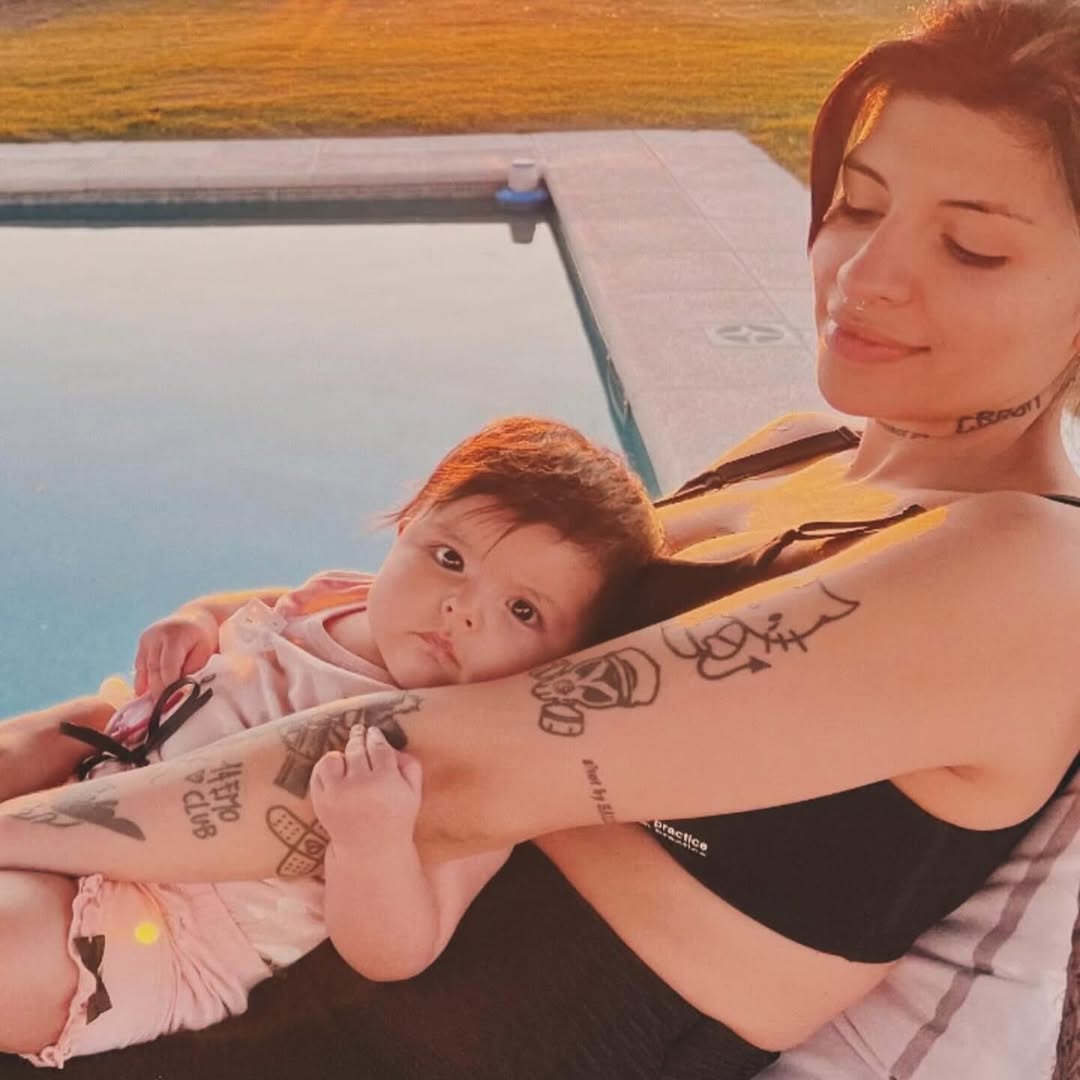 Inti con Cazzu. | Foto: Instagram.com/cazzuchileoficial