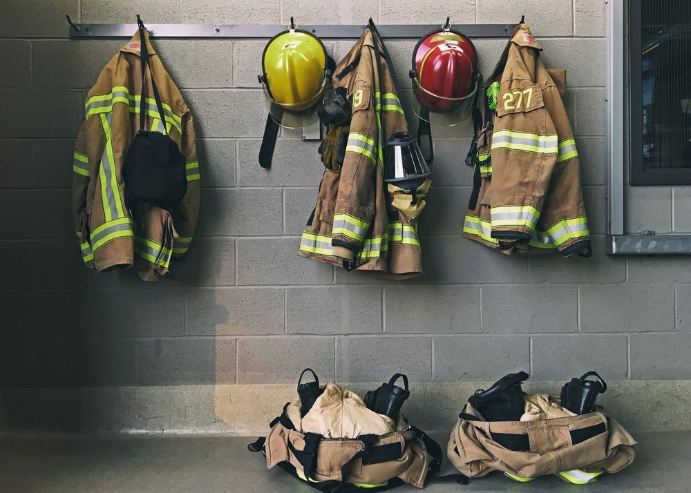 Uniformes de bomberos | Imagen tomada de: Shutterstock