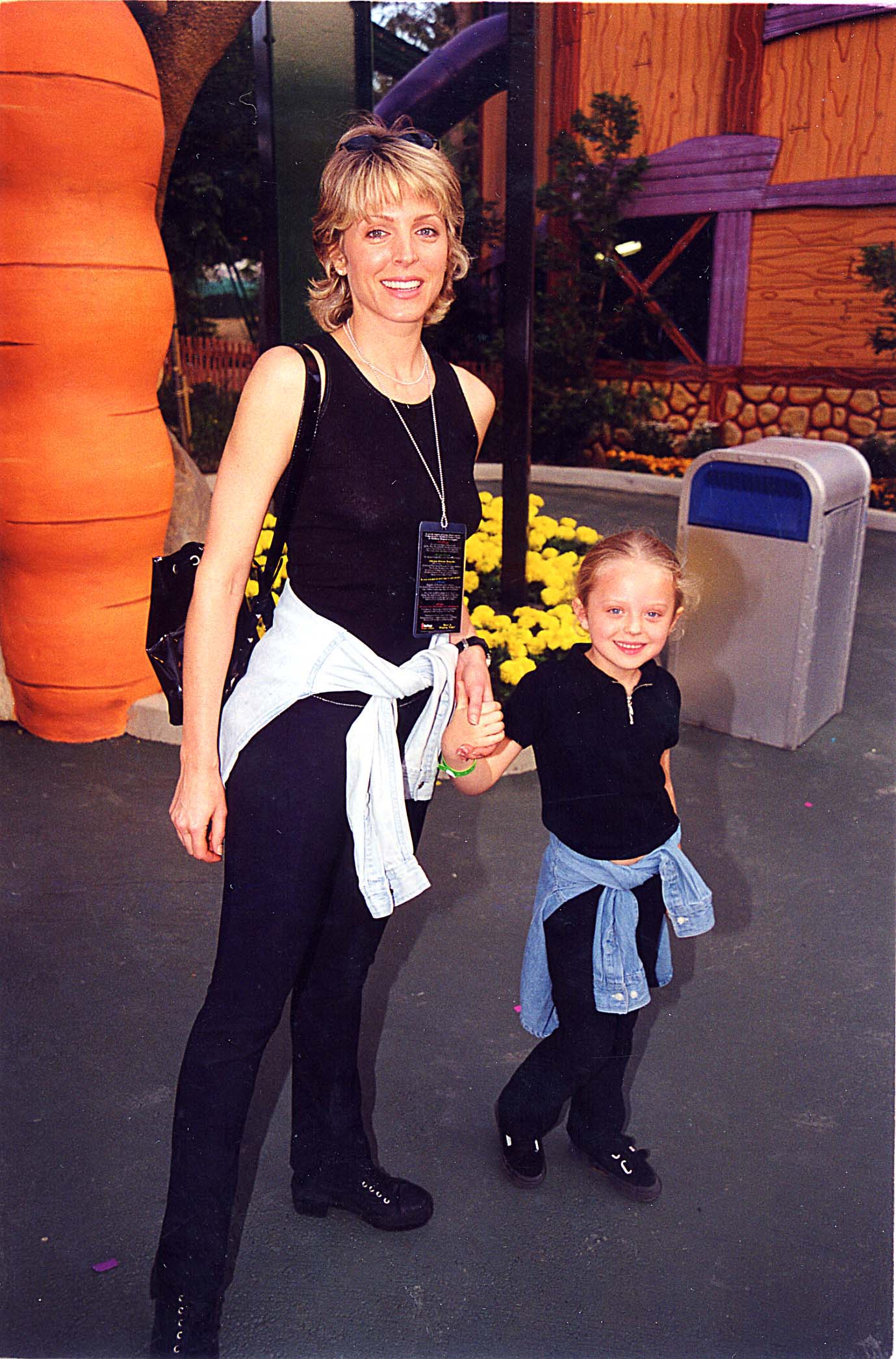 Tiffany Trump y su madre durante el Comic Relief en Six Flags Magic Mountain el 9 de septiembre de 1999 | Fuente: Getty Images