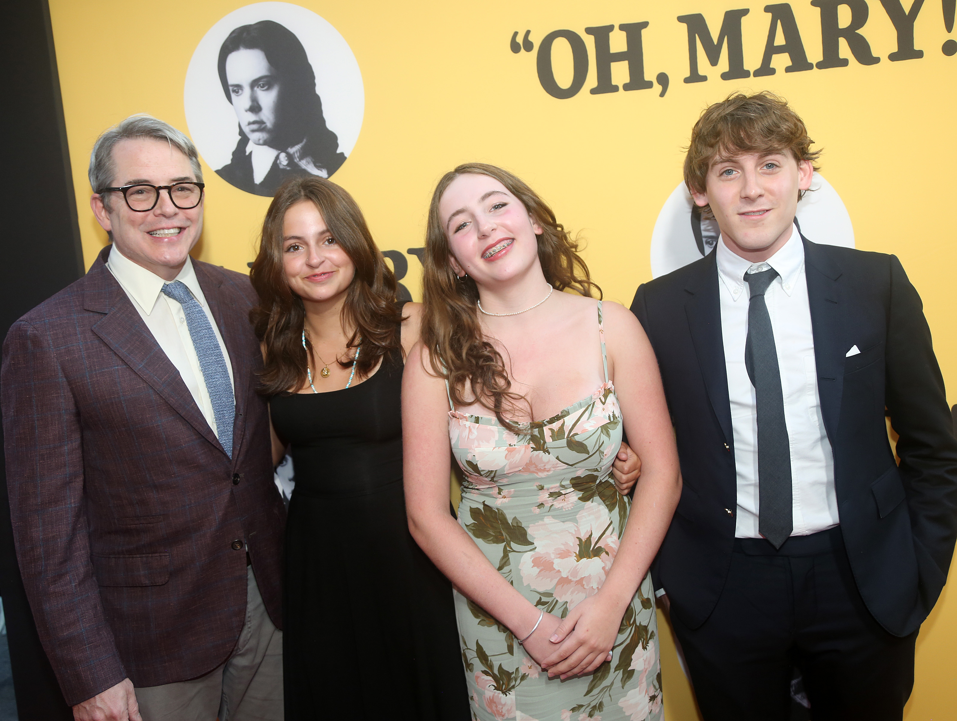 Matthew, Marion Loretta, Tabitha y James Broderick posan en el estreno de "Oh, Mary" en Broadway, en el Lyceum Theatre de Nueva York, el 11 de julio de 2024 | Fuente: Getty Images