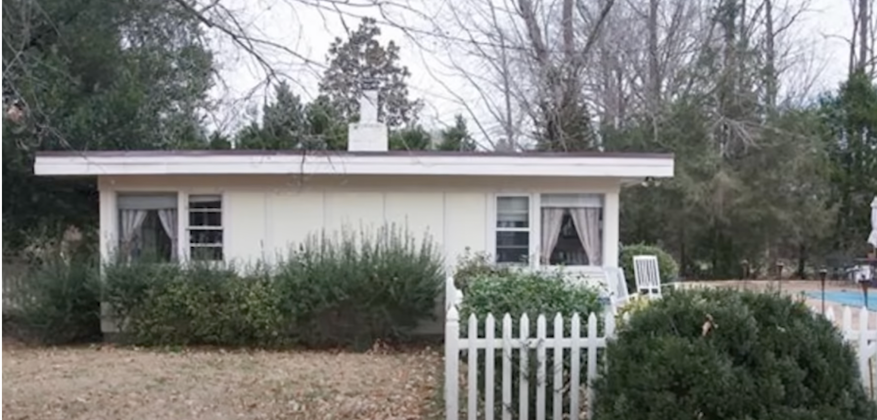 Una imagen de la casa de la piscina de la familia de Reese Witherspoon y Jim Toth en Nashville. | Foto: YouTube/@FamousEntertainment