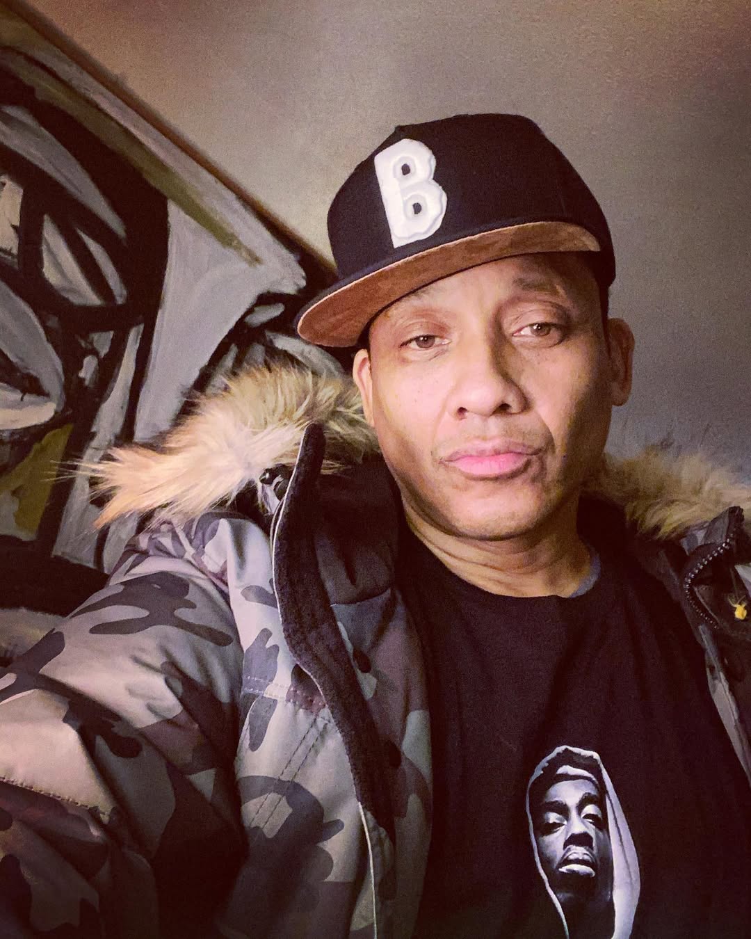 El padre de tres hijos posa para un selfie, de un post fechado el 8 de enero de 2021 | Fuente: Instagram/khalilkain