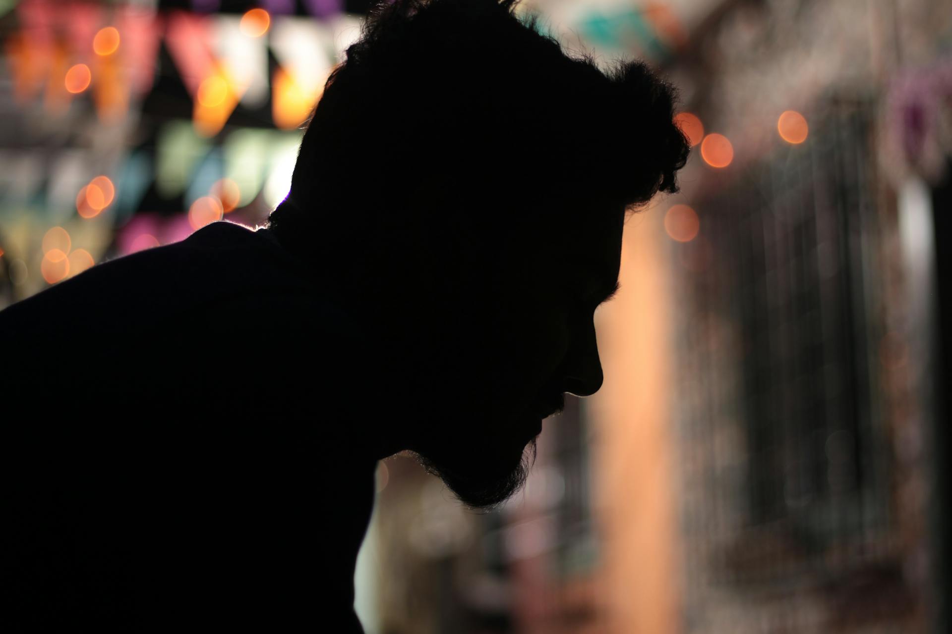 Silueta de un hombre | Fuente: Pexels