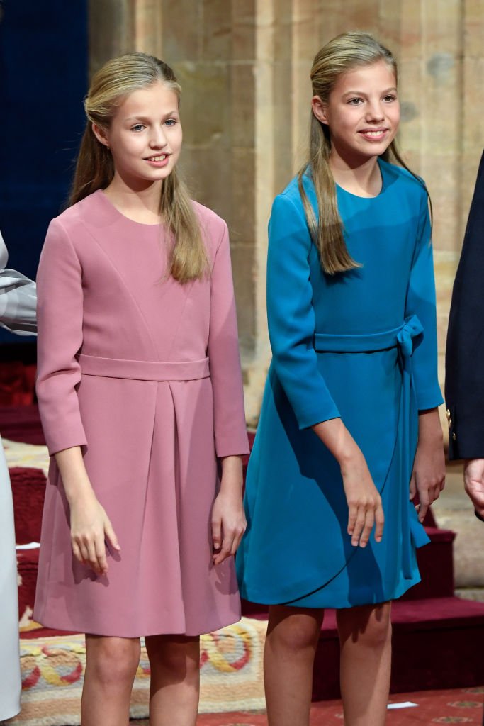 La princesa Leonor y la princesa Sofía de España felicitan a los ganadores de los Premios 'Princesa De Asturias' 2019 en Oviedo, España. | Foto: Getty Images
