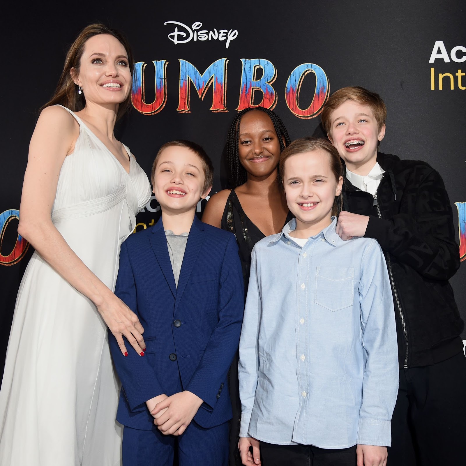 Angelina Jolie con Knox, Zahara, Vivienne y Shiloh Jolie-Pitt en el estreno de "Dumbo" el 11 de marzo de 2019 en Los Ángeles, California | Fuente: Getty Images