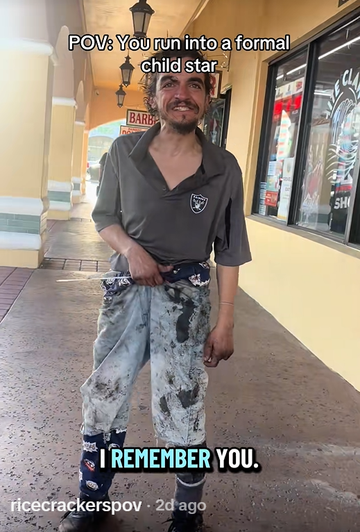 Tylor Chase en las calles de Riverside, California, en una publicación del 25 de diciembre de 2025 | Fuente: TikTok/@swaggmobb