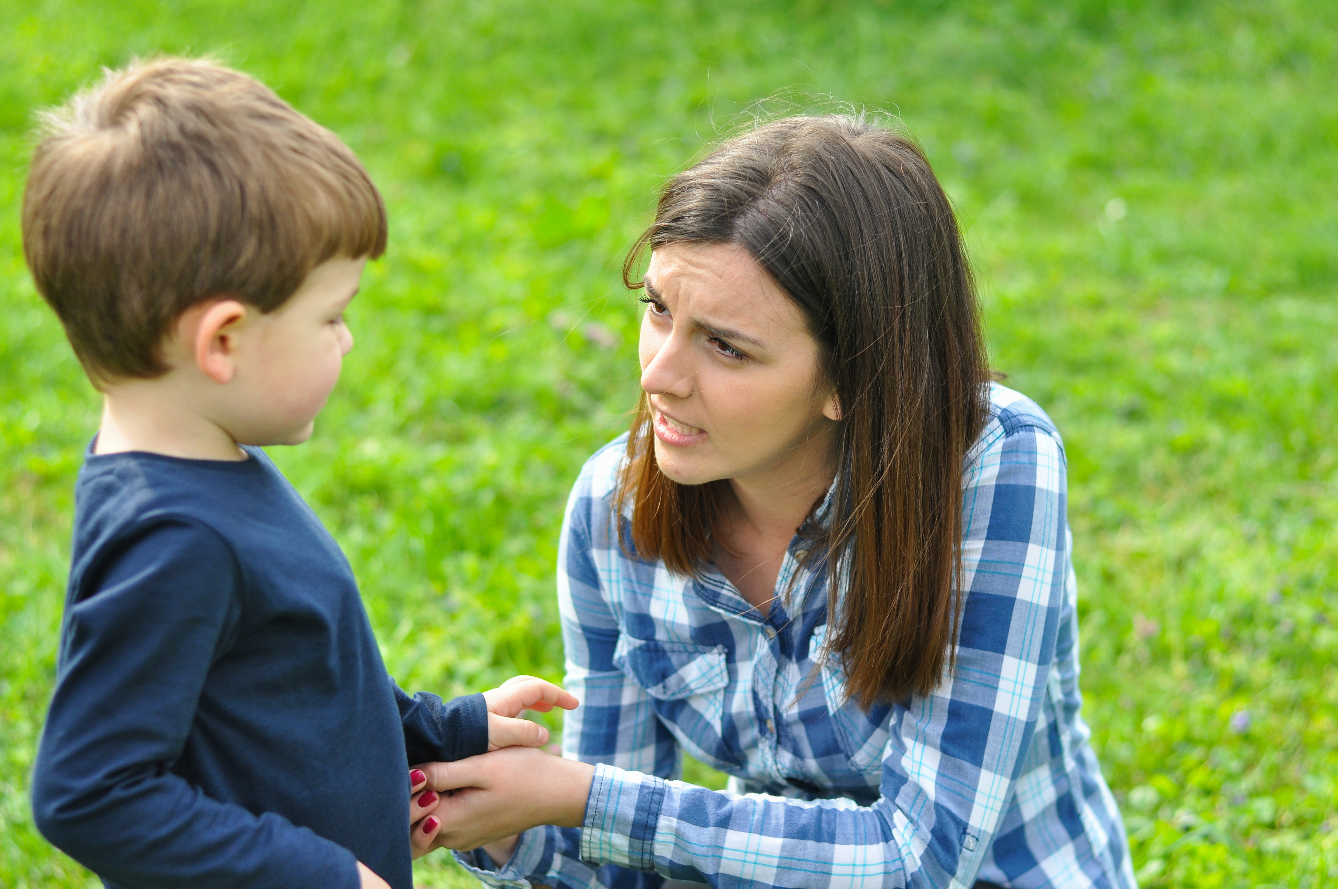 Una madre con su hijo | Fuente: Shutterstock