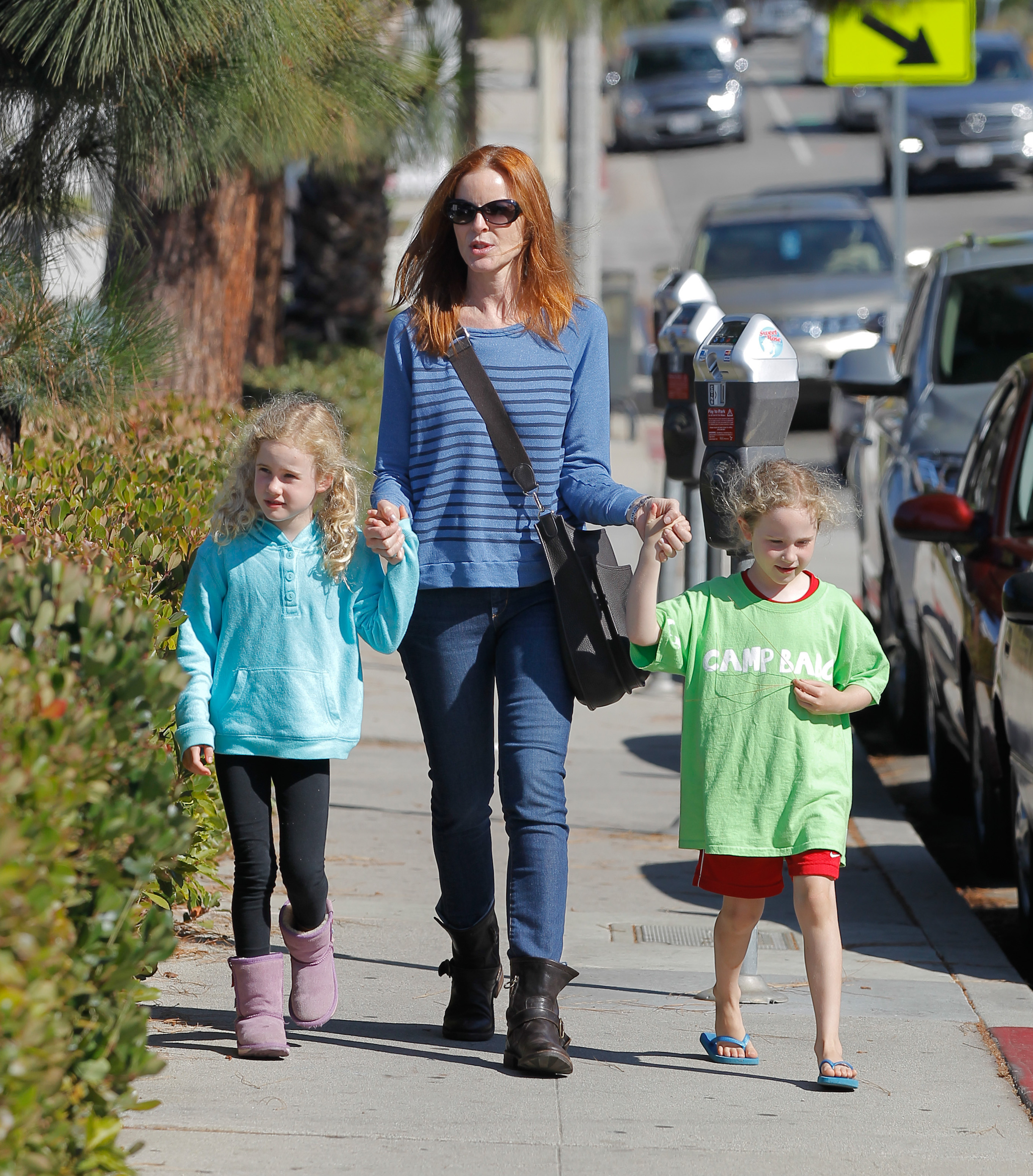 Marcia Cross y Savannah Mahoney y Eden Mahoney vistas el 10 de agosto de 2013 en Los Ángeles | Fuente: Getty Images