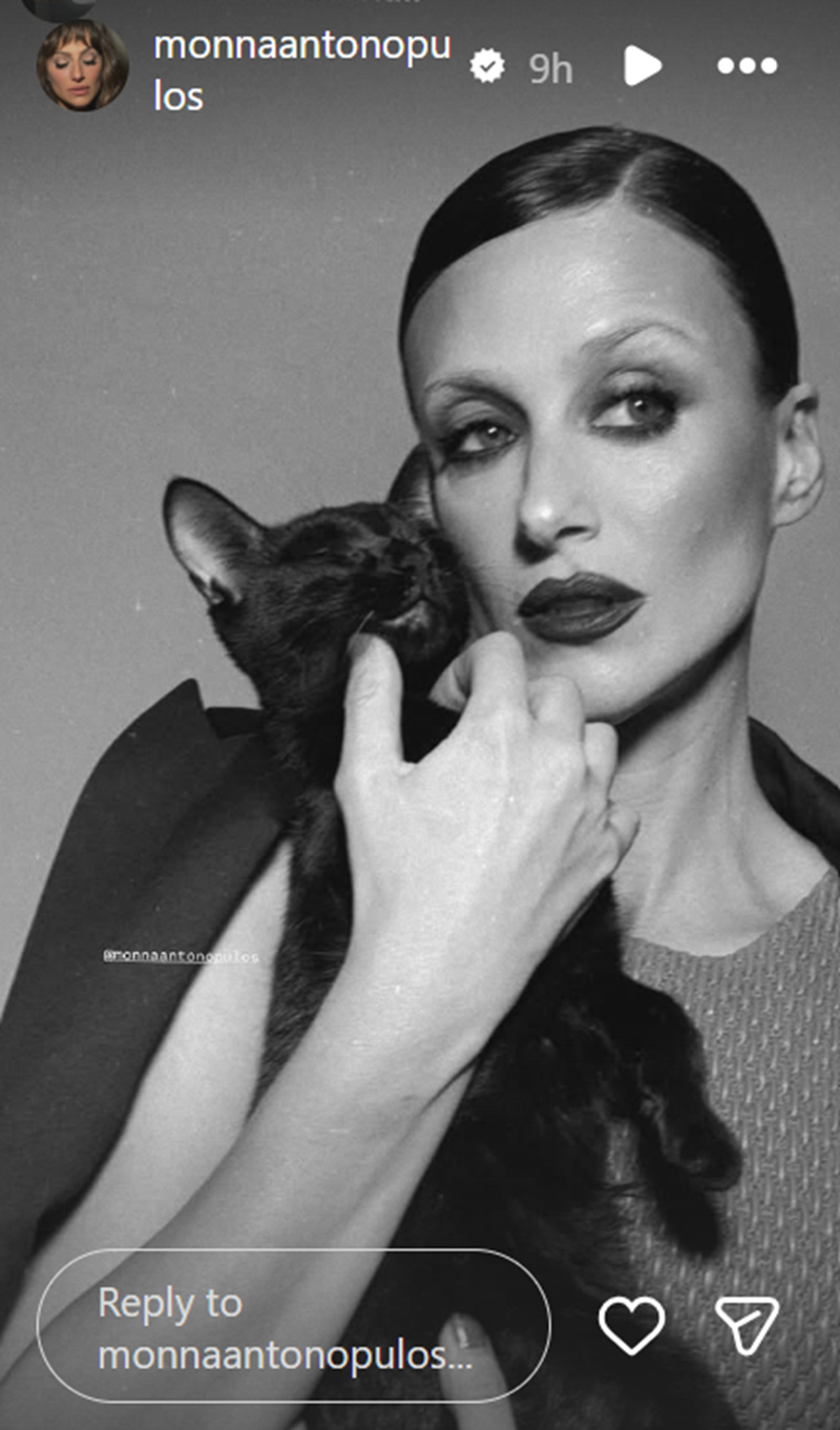 Mónica Antonópulos mostrando su look para los Premios ACE 2026 | Fuente: Instagram Stories/monnaantonopulos