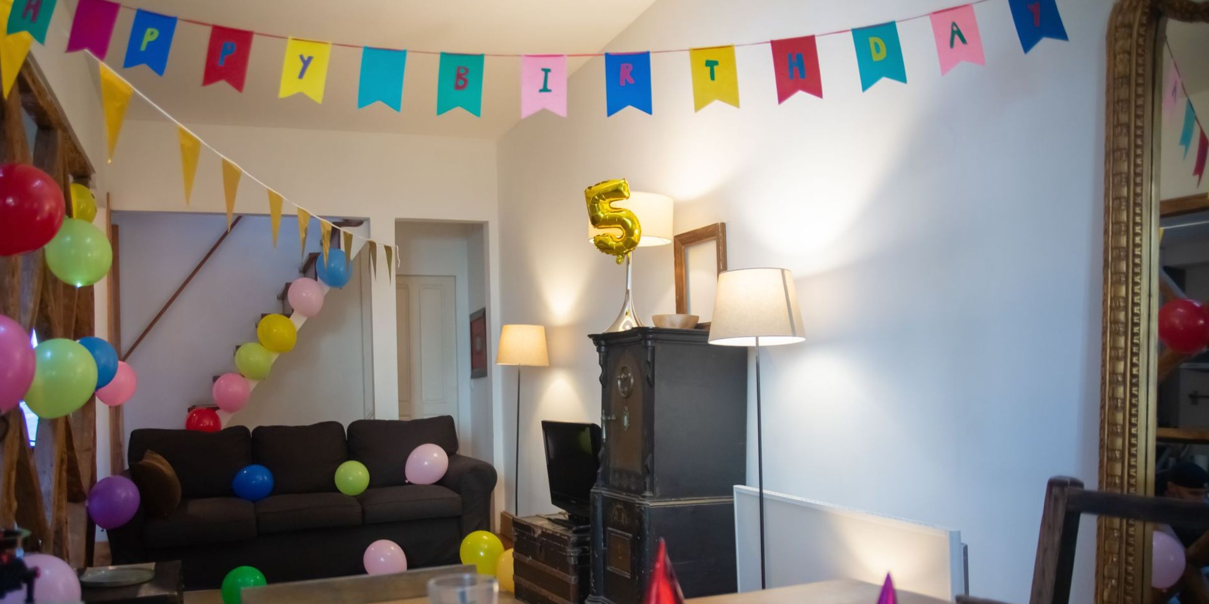Una habitación decorada para una fiesta de cumpleaños | Fuente: Pexels