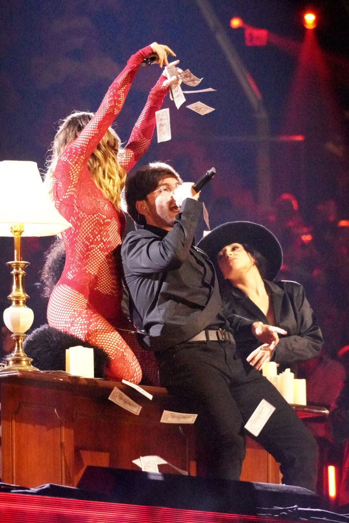 Belinda junto a Tito Double P en los Premios Lo Nuestro 2025. | Foto: Getty Images