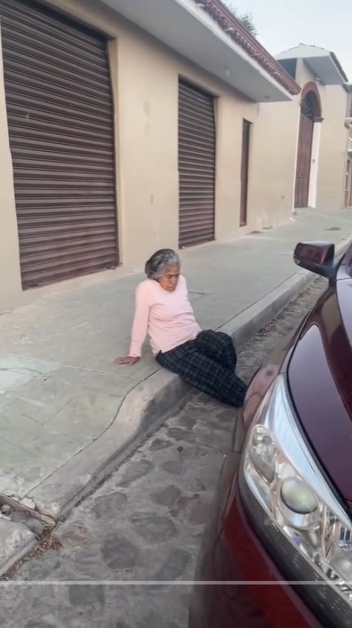 Imagen de la madre del tecladista en la denuncia en TikTok de Letty Pablo. | Foto: TikTok/@lettypablo1