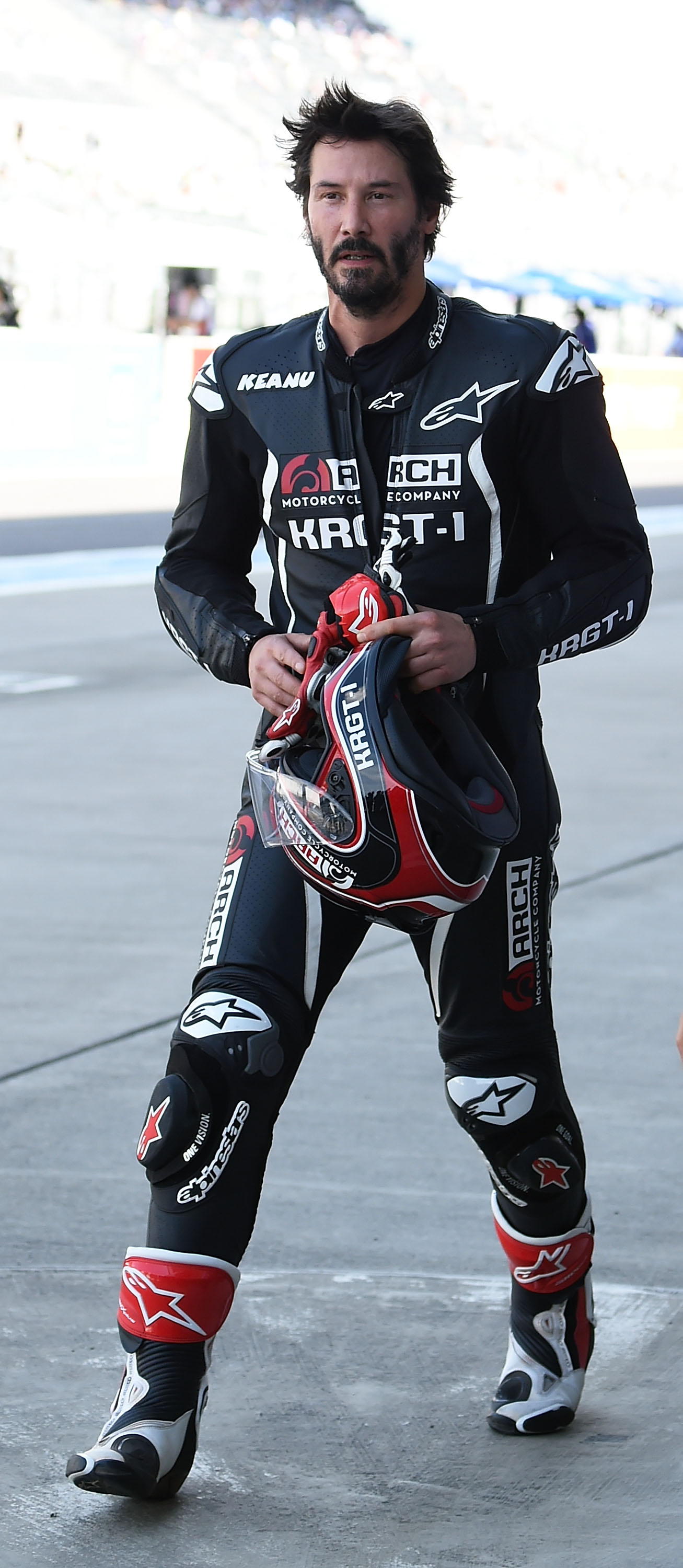 Keanu Reeves prueba su moto Arch durante las 8 Horas de Suzuka en el Circuito de Suzuka Japón, el 25 de julio de 2015 | Fuente: Getty Images