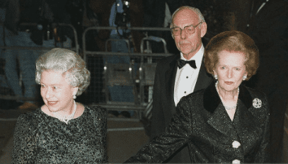 Margaret celebrando su cumpleaños número 70 junto a la reina el 16 de octubre de 1995. │ Foto: Getty Images