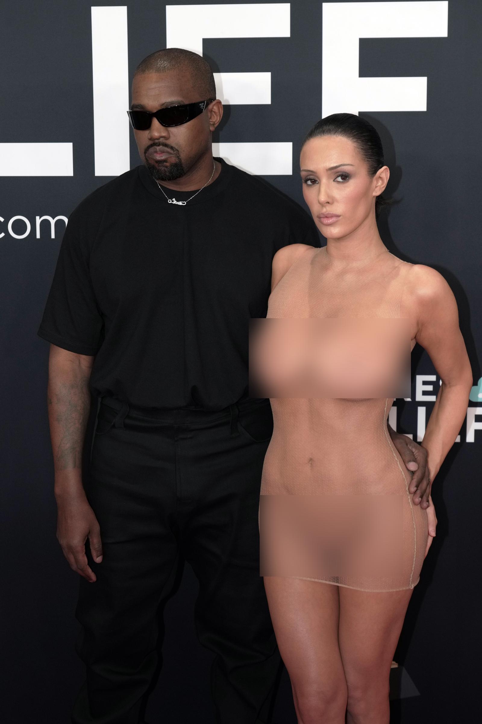 Kanye West y Bianca Censori asisten a la 67 edición de los Premios Grammy el 2 de febrero de 2025, en Los Ángeles, California. | Fuente: Getty Images