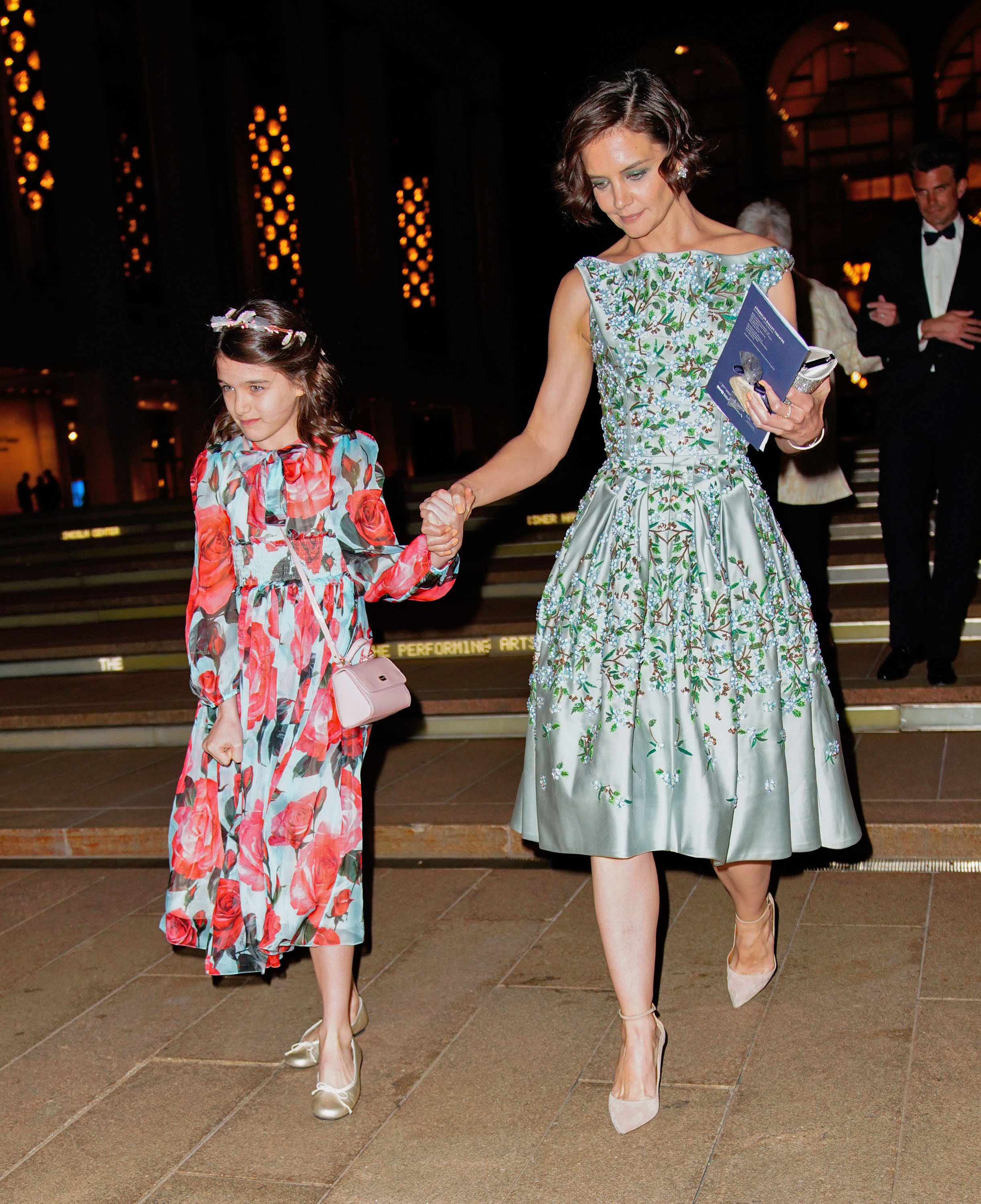 Suri Cruise y Katie Holmes en el American Ballet Theater el 21 de mayo de 2018 en Nueva York | Fuente: Getty Images