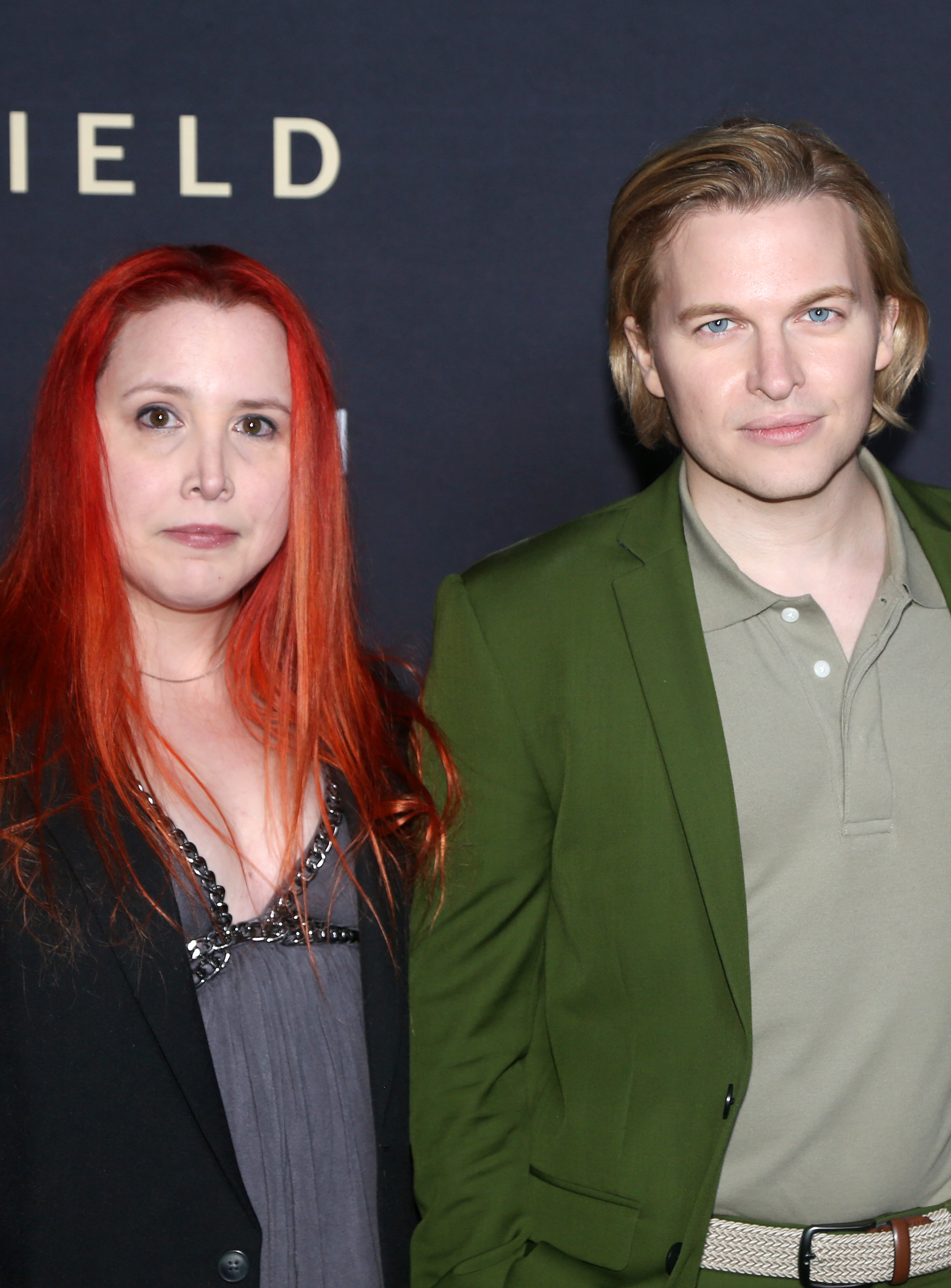 Dylan Farrow y Ronan Farrow posan en el estreno en Nueva York de la película de Netflix "Tick, Tick...¡Boom!" en la ciudad de Nueva York, el 15 de noviembre de 2021. | Fuente: Getty Images