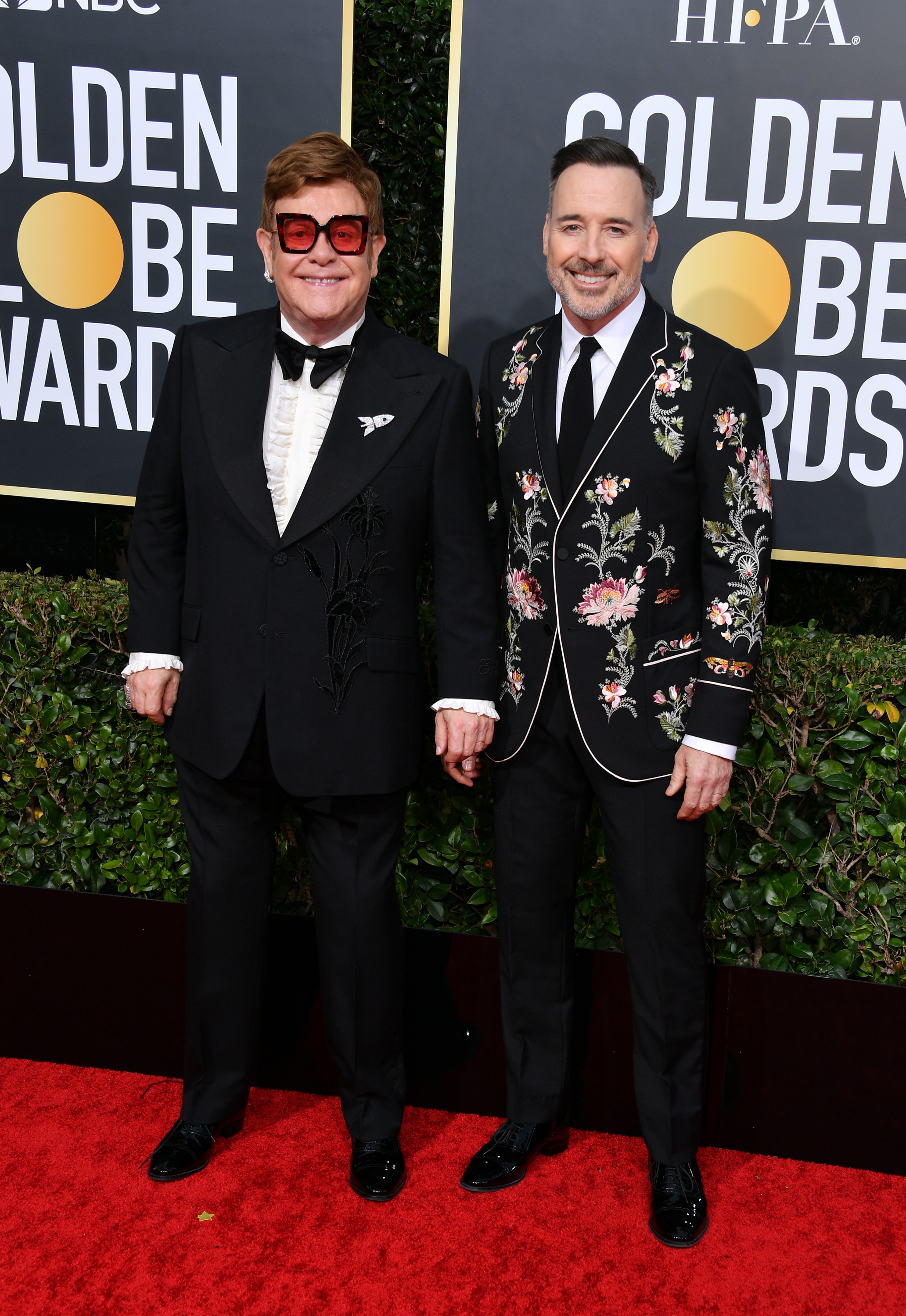 Elton John y su esposo, David Furnish, acuden a la 77.ª edición de los Globos de Oro en el hotel Beverly Hilton de California el 5 de enero de 2020. | Fuente: Getty Images