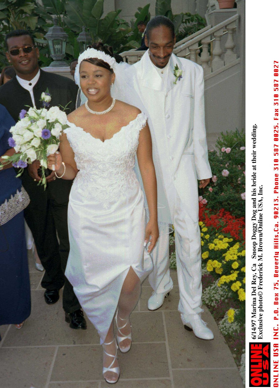 Snoop Dogg y Shante Broadus el día de su boda en el Hotel Ritz Carlton el 11 de agosto de 1997, en Marina Del Rey, California. | Fuente: Getty Images