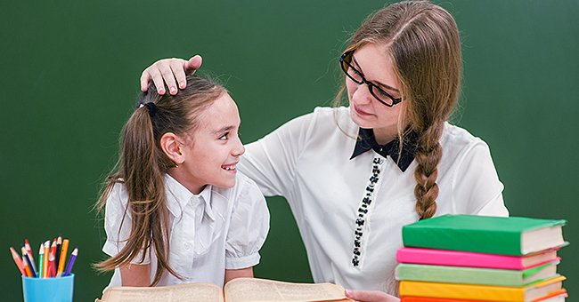 Maestra y alumna en clase. | Foto: Shutterstock