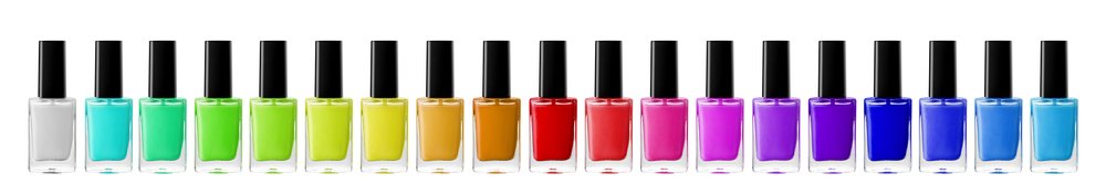 Grupo de esmaltes de uñas de varios colores. | Foto: Shutterstock