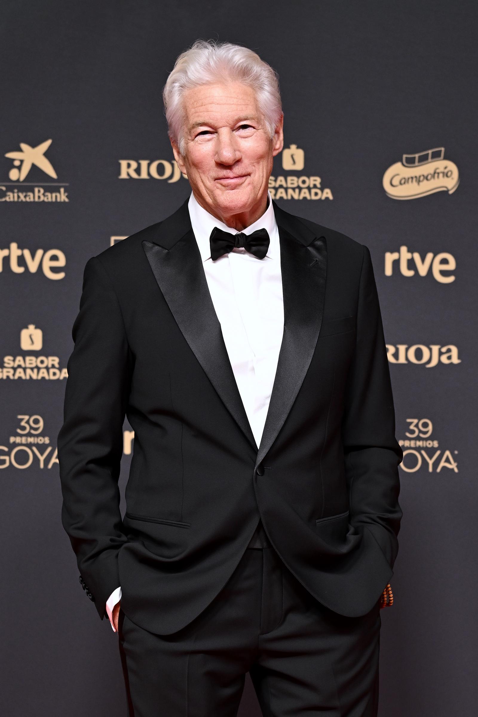 Richard Gere asiste a la alfombra roja durante los Premios Goya de Cine 2025 en el Palacio de Congresos y Exposiciones de Granada el 8 de febrero de 2025, en Granada, España | Fuente: Getty Images