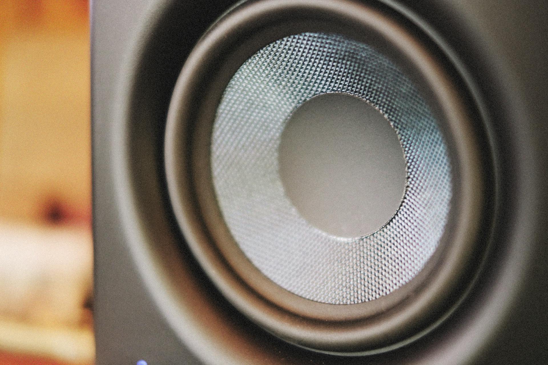 Primer plano de un altavoz | Fuente: Pexels