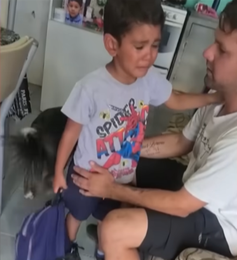 Ángel López, el niño de 4 años fallecido en Comodoro Rivadavia, Argentina, junto a su padre, Luis López | Fuente: YouTube/Telenoche