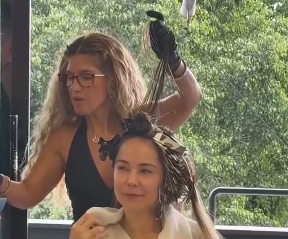 Camila Sodi con su estilista | Fuente: Instagram/univisionfamosos