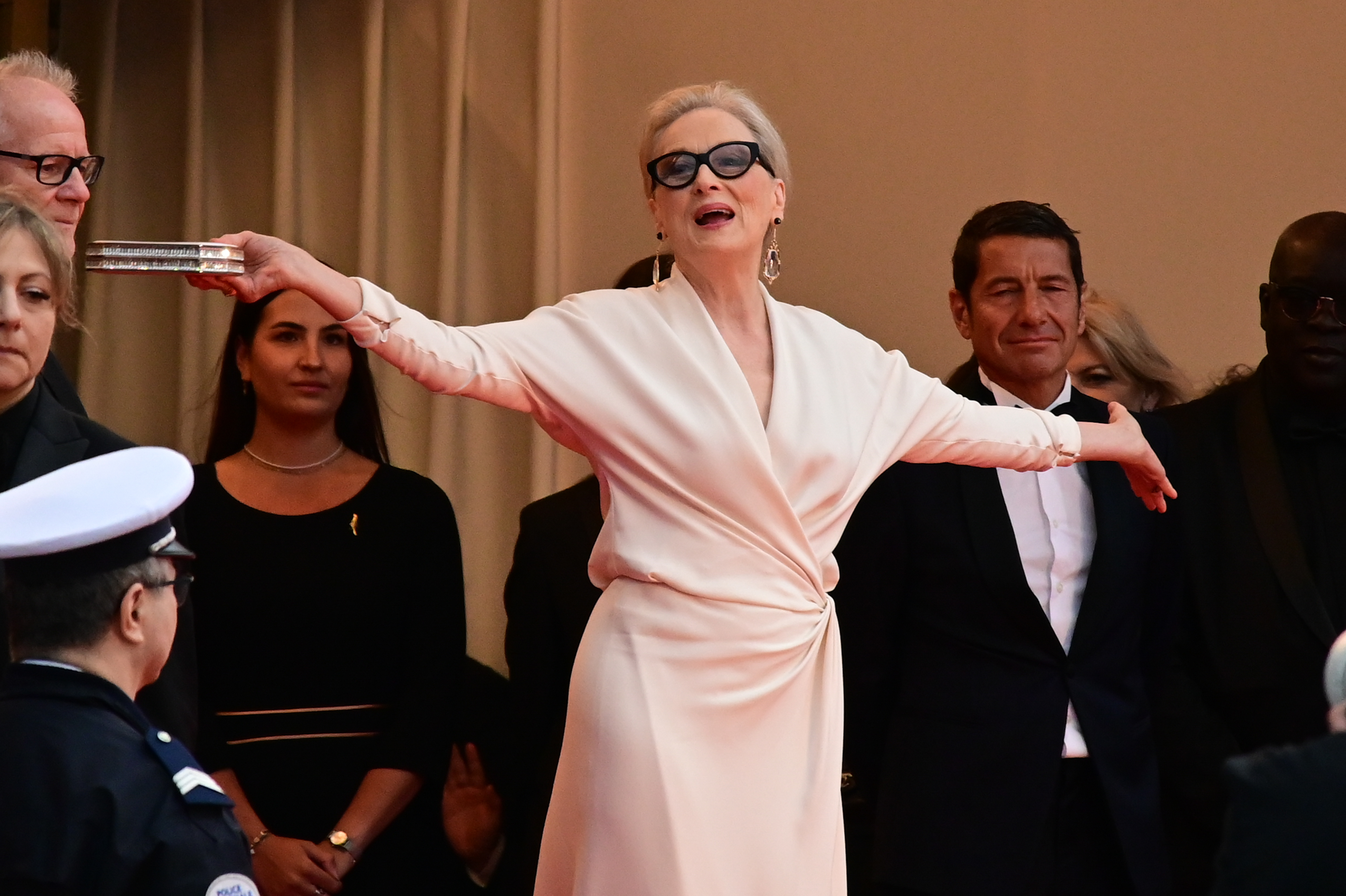 Meryl Streep asiste a la alfombra roja de la proyección y ceremonia de apertura de "Le Deuxième Acte" en la 77ª edición del Festival de Cine de Cannes, Francia, el 14 de mayo de 2024. | Fuente: Getty Images