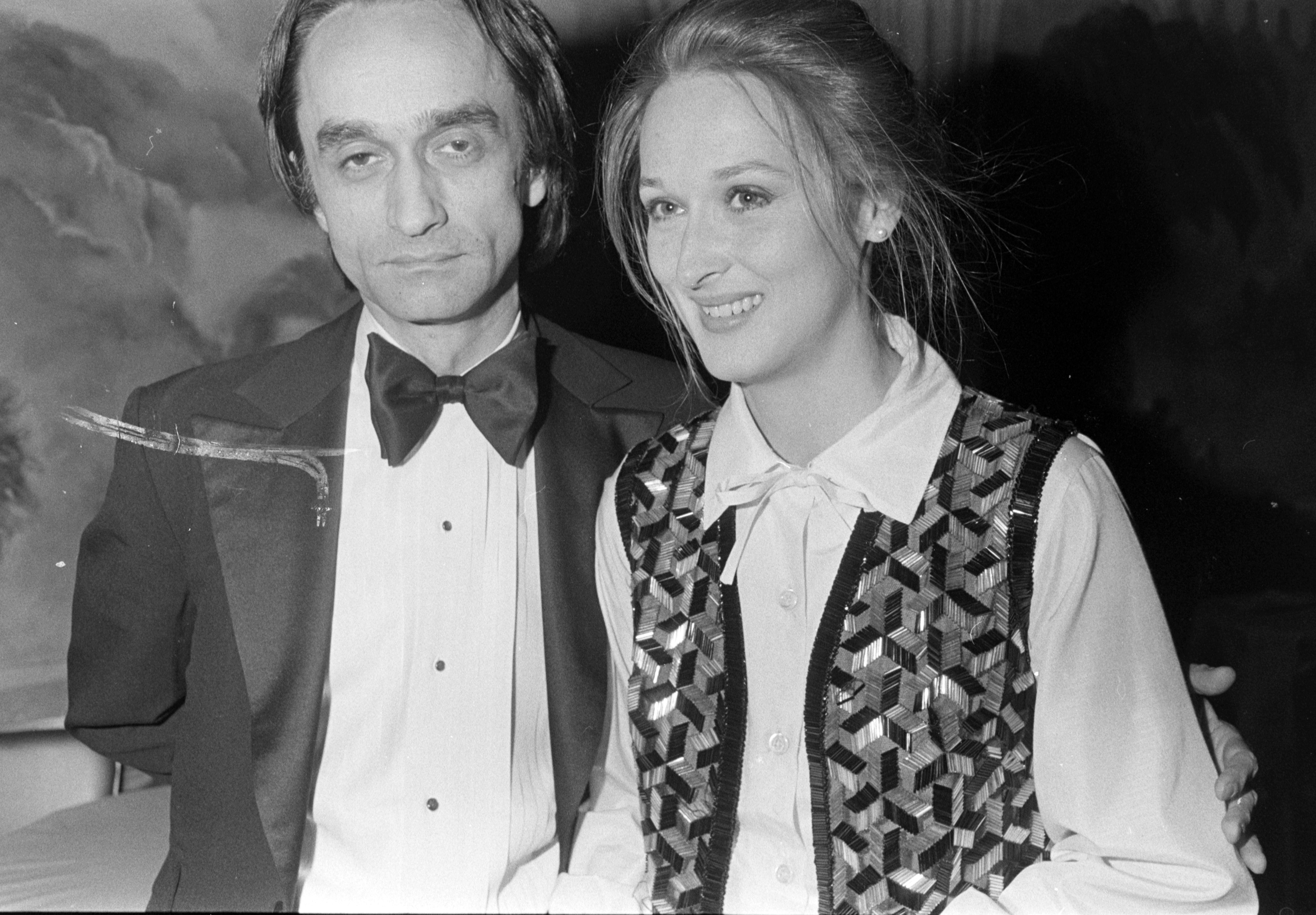 John Cazale y Meryl Streep en una fiesta en el Hotel Pierre el 19 de noviembre de 1976 en Nueva York. | Foto: Getty Images